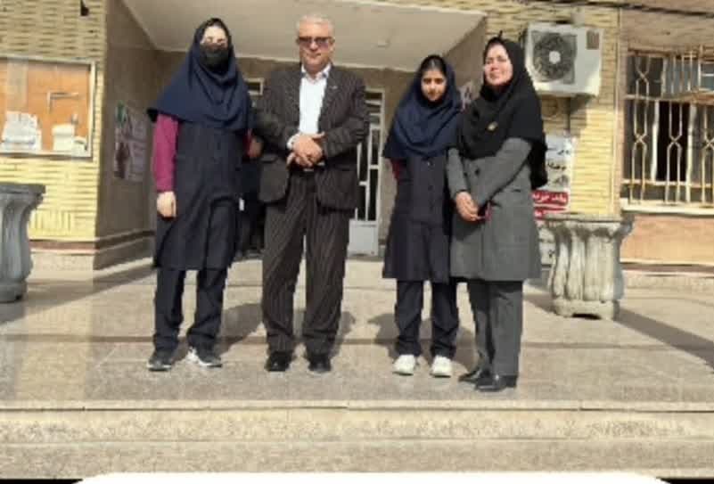 اهدا توپ ورزشی به تیم بستکتبال و والیبال از طرف ریاست محترم آموزش وپرورش